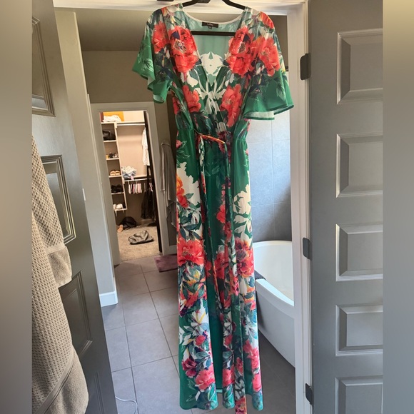 Lulu’s Floral Green Maxi Dress - Picture 2 of 4